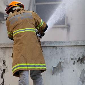 Quarenta bombeiros ainda atuam no Hospital de Bonsucesso