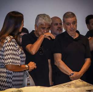 Bebeto se emociona em velório de Zagallo: 'Meu segundo pai'