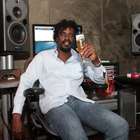 Seu Jorge participa de lançamento de cerveja em SP