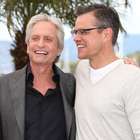Matt Damon e Michael Douglas posam para fotos em Cannes