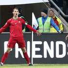 C. Ronaldo vence duelo com Ibra, e Portugal vai à Copa ...
