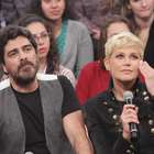 Xuxa e Junno beijam muito em gravação do 'Altas Horas'