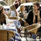 'Em Família': viúva, Luiza conhece músico em Paris