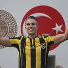Fenerbahce revela salário de Van Persie para provar acordo