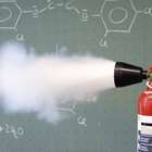 Profesor 'apaga' sueño de estudiante dormido en clase