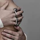 Com mulheres nuas, campanha gera polêmica por 'sexismo'