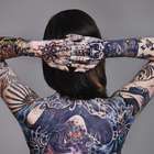 Proteger la piel ayuda a mantener un tatuaje como nuevo