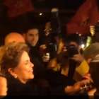 Dilma Rousseff é recebida com flores em Porto Alegre
