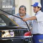 Alertan que sigue en caída el consumo de combustibles