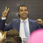 Prefeito eleito toma posse em Osasco após deixar a prisão