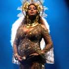 Grávida de gêmeos, Beyoncé exibe barriga no Grammy