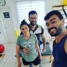 Ex-ginasta Laís Souza consegue ficar em pé em fisioterapia