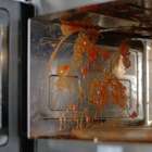 Saiba como remover a sujeira do seu micro-ondas