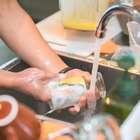 Se você deixa a louça para depois, é hora de mudar! Entenda