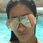 De biquíni, Simaria mostra dia na piscina