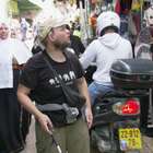 O mochileiro cego e surdo que já visitou mais de 120 países