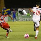 Talismã entra e garante classificação sofrida do São Paulo