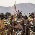 Rei africano surpreende súditos e muda nome do país