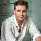 Thiago Fragoso recebe cuidados ao gravar 'O Outro Lado'