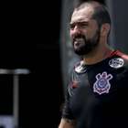 Danilo recebe placa pelos 350 jogos pelo Corinthians