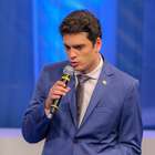 Candidato diz que não teme virar meme após gaguejar ao vivo