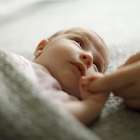 Bebês brasileiros que nascerem na virada vão ganhar R$ 2 mil