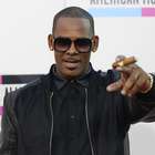 R. Kelly é acusado de abusar sexualmente de adolescentes