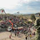 Venezuelanos revistam celulares de brasileiros na fronteira