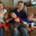 Casal descreve o 'caos controlado' de criar sêxtuplos