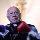 Acusado de encobrir abusos, arcebispo de Santiago renuncia