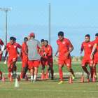 Em má fase, Coritiba recebe o CRB, melhor visitante da ...