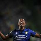 Famalicão vence com gols de brasileiro e lidera; Benfica ...