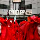 Ativistas contra a mudança climática interditam sede da BBC