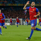 Ex-palmeirense marca golaço pela Liga Europa