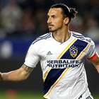 Milan oferece a Ibra R$ 28 milhões por 18 meses de contrato
