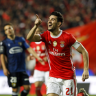 Benfica goleia Famalicão e dispara na liderança do Português