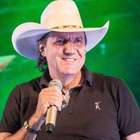 Após infarto durante show, morre o cantor Juliano Cezar