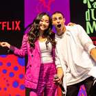 Noah Centineo e Lana Condor contam segredos e encantam fãs