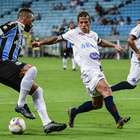 Grêmio leva gol de Diguinho, mas se recupera e bate São José