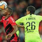 Athletico-PR supera o Peñarol com golaço de letra