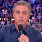 Luciano Huck dá explicações ao público do Caldeirão