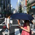 Cidade japonesa quer proibir uso de smartphone durante ...