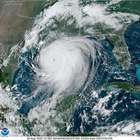 Furacão Laura sobe para categoria 3 e avança para os EUA