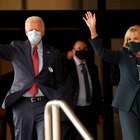 A 6 dias da eleição, Biden e esposa votam antecipadamente