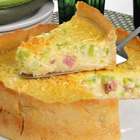 Quiche de queijo e alho-poró gratinada