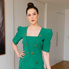 Sophia Abrahão grava com look que afina de R$ 2.150