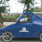 Com painel solar, afegão constrói carro elétrico caseiro