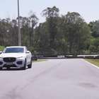 Na pista, Jaguar F-Pace tenta provar DNA esportivo