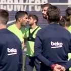 Piqué se recupera de mal-estar e treina no Barcelona