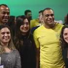 Ex-craques promovem lançamento do filme do penta de 2002